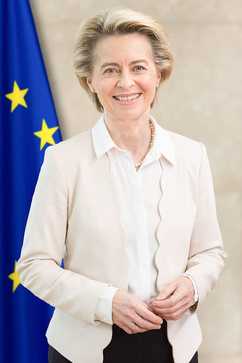 Official portrait of Ursula von der Leyen