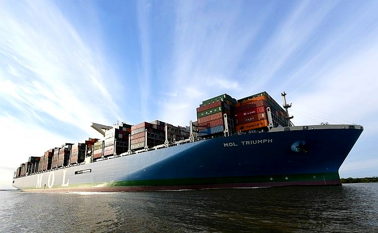 Mitsui MOL Triumph gigantic container ships