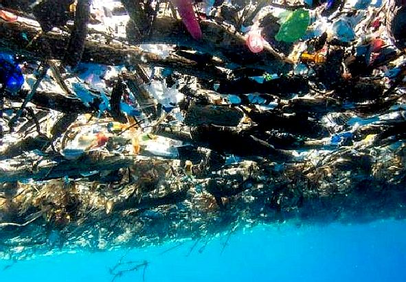 Honduras, Caribean island with a tide of plastic, pictures by Caroline Power